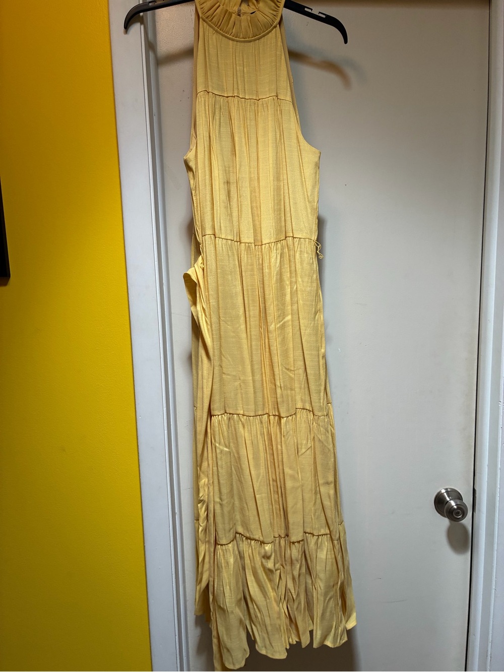Banana Republic Sleeveless Yellow Tiered Maxi Dress w/Halter Neck. Medium. NYT